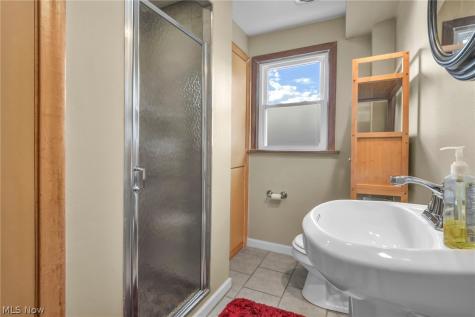 33 Devonshire Drive Akron OH 44312