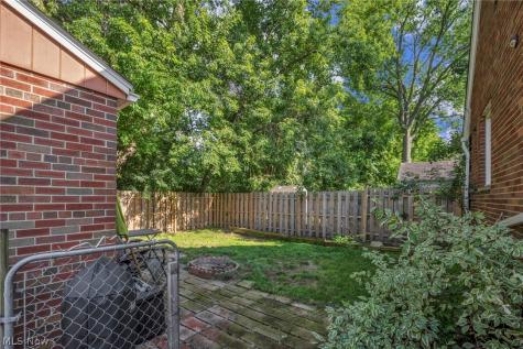 33 Devonshire Drive Akron OH 44312
