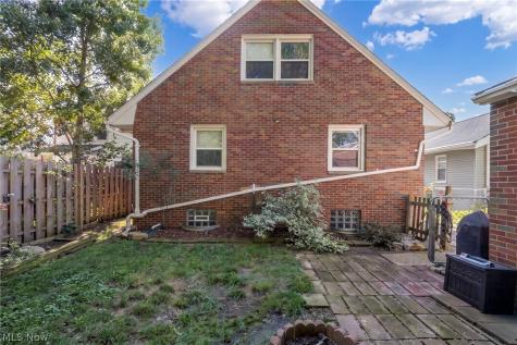 33 Devonshire Drive Akron OH 44312