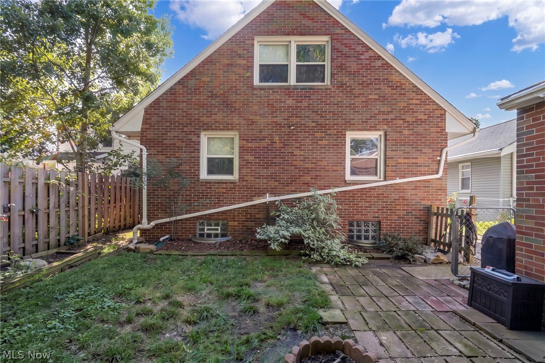 33 Devonshire Drive Akron OH 44312