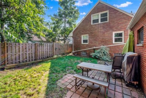 33 Devonshire Drive Akron OH 44312
