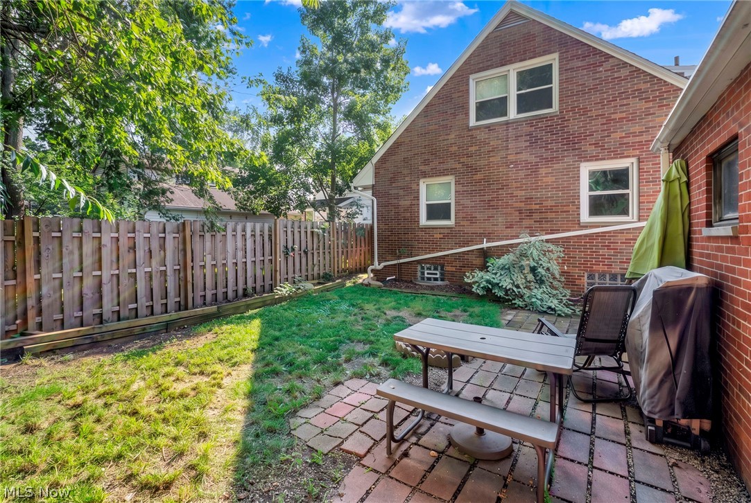 33 Devonshire Drive Akron OH 44312
