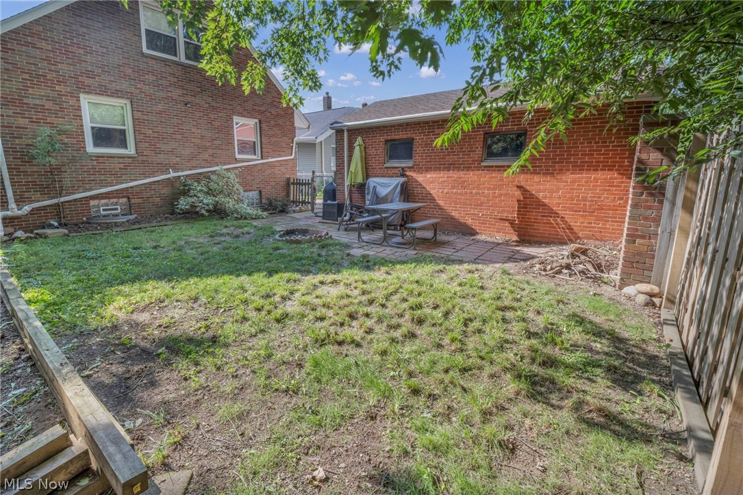 33 Devonshire Drive Akron OH 44312