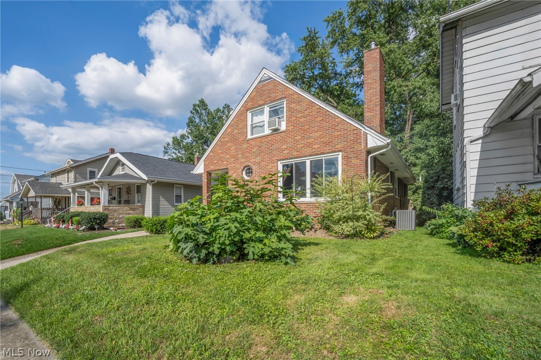 33 Devonshire Drive Akron OH 44312