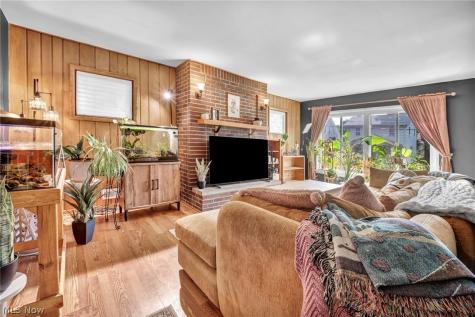 33 Devonshire Drive Akron OH 44312