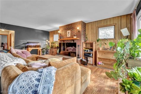 33 Devonshire Drive Akron OH 44312