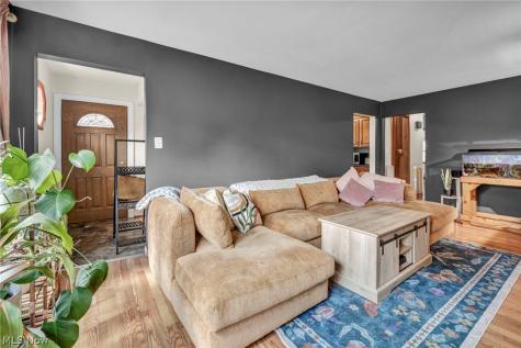 33 Devonshire Drive Akron OH 44312