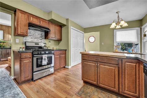33 Devonshire Drive Akron OH 44312