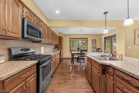2808 W Asplin Drive Rocky River OH 44116