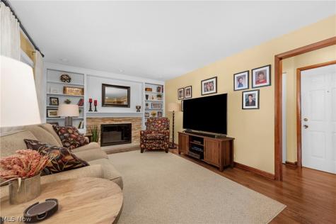 2808 W Asplin Drive Rocky River OH 44116