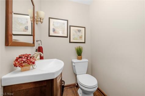 2808 W Asplin Drive Rocky River OH 44116