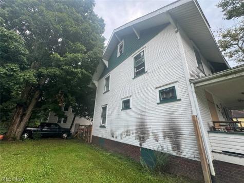 1316 Saint Elmo Avenue NE Canton OH 44705