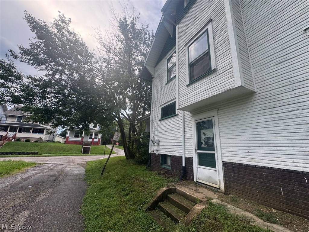 1316 Saint Elmo Avenue NE Canton OH 44705
