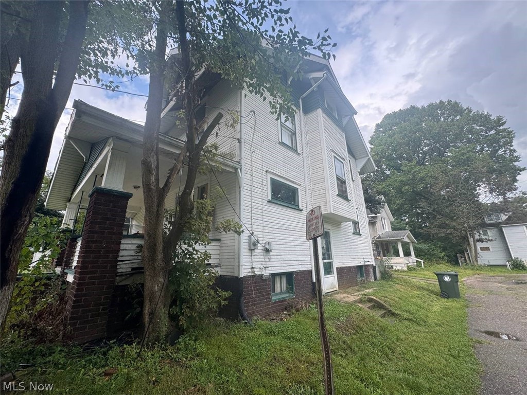 1316 Saint Elmo Avenue NE Canton OH 44705