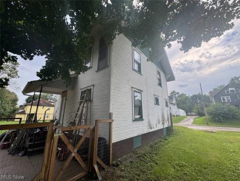1316 Saint Elmo Avenue NE Canton OH 44705