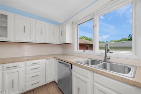 181 Brentview Drive Grafton OH 44044