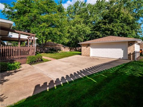 7930 Royalview Drive Parma OH 44129