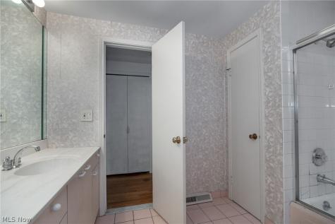 5148 Hickory Drive Lyndhurst OH 44124
