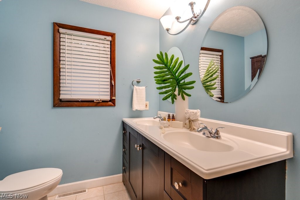 1384 Northeast Avenue Tallmadge OH 44278