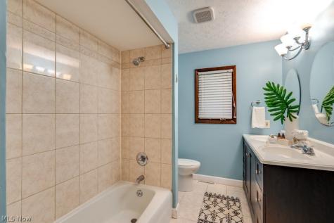 1384 Northeast Avenue Tallmadge OH 44278