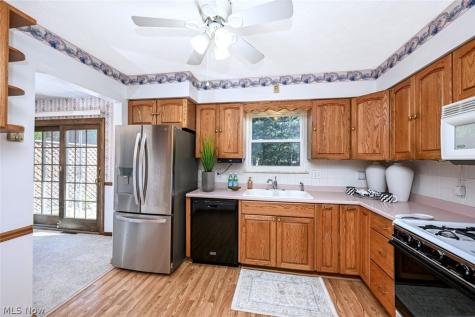 622 Meadowridge Avenue NW Canton OH 44708
