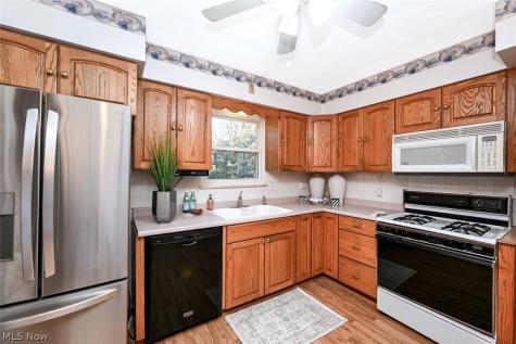 622 Meadowridge Avenue NW Canton OH 44708
