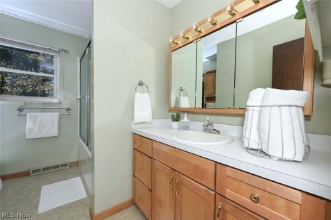 622 Meadowridge Avenue NW Canton OH 44708