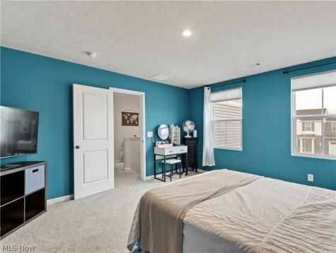 2632 Bishop Oval Barberton OH 44203