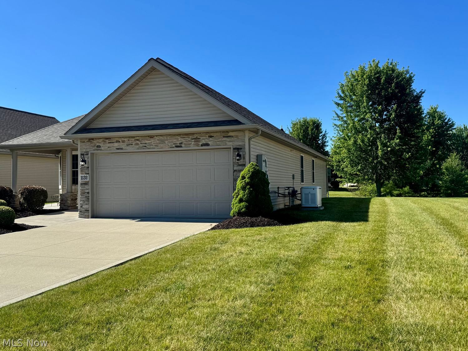 1132 Hunting Hollow Grafton OH 44044