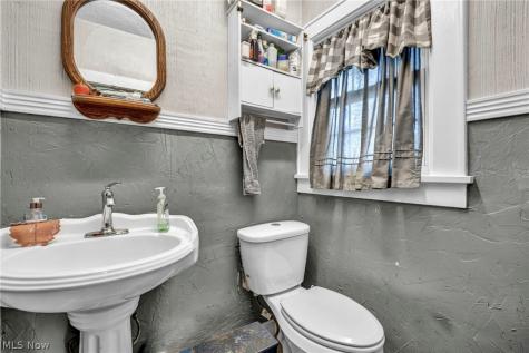 251 Norton Avenue Barberton OH 44203
