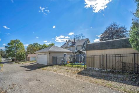 251 Norton Avenue Barberton OH 44203
