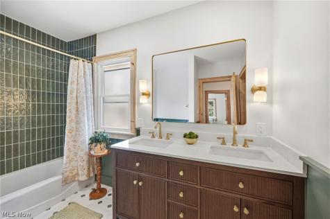 1605 Lewis Drive Lakewood OH 44107