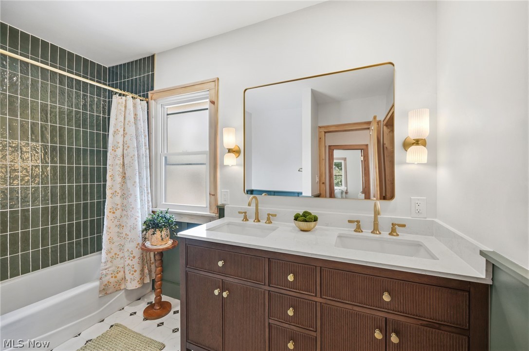 1605 Lewis Drive Lakewood OH 44107