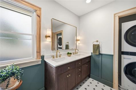 1605 Lewis Drive Lakewood OH 44107