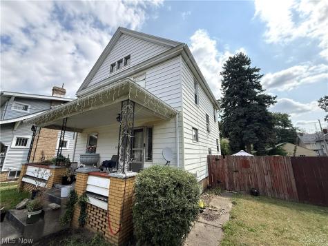 812 Clarendon Avenue NW Canton OH 44708