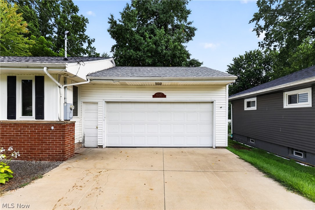 4345 Stoneybrook Drive SE Warren OH 44484