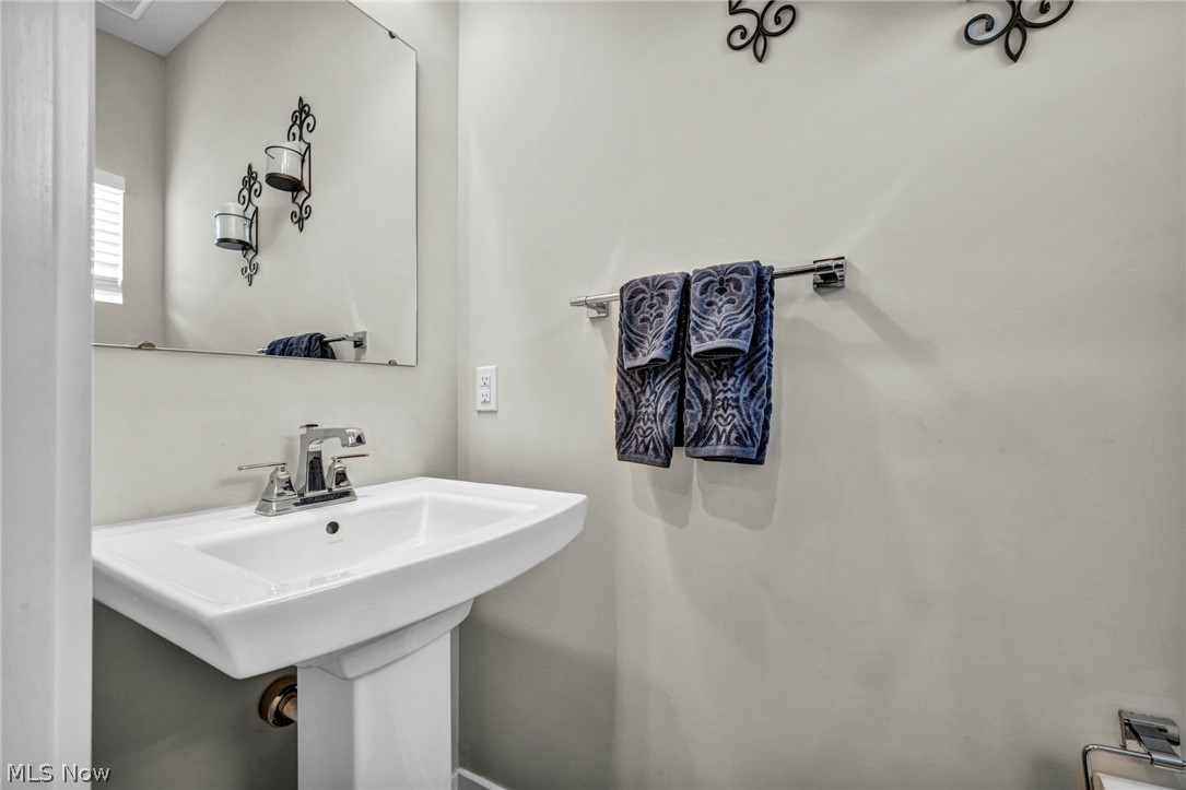 7203 Stonegate Circle NE Canton OH 44721