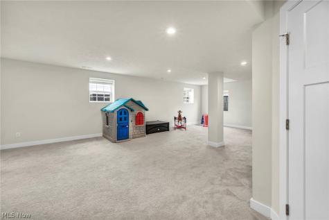 7203 Stonegate Circle NE Canton OH 44721