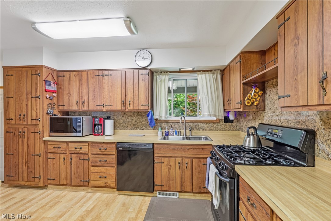 10249 Fairtree Drive Strongsville OH 44149