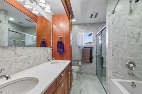 10249 Fairtree Drive Strongsville OH 44149