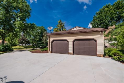 1431 Springhaven Circle NE Massillon OH 44646