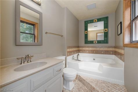 1431 Springhaven Circle NE Massillon OH 44646