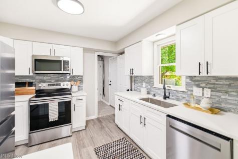 8768 Parkdale Drive North Royalton OH 44133
