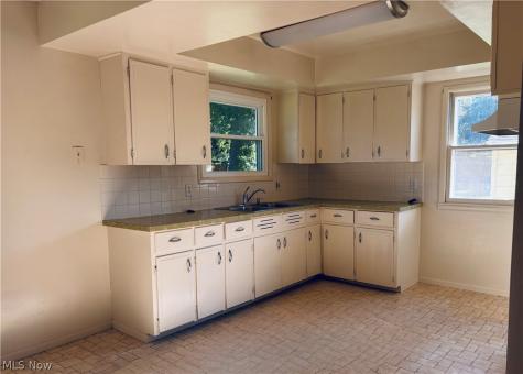 285 W Magnet Street Akron OH 44319