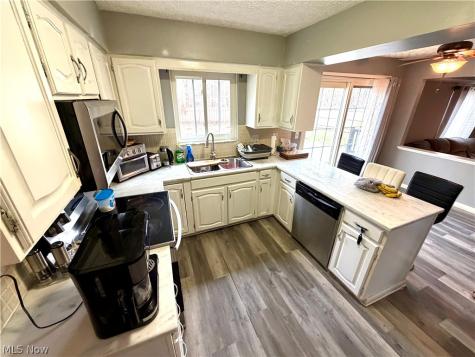 6186 Wild Oak Drive North Olmsted OH 44070