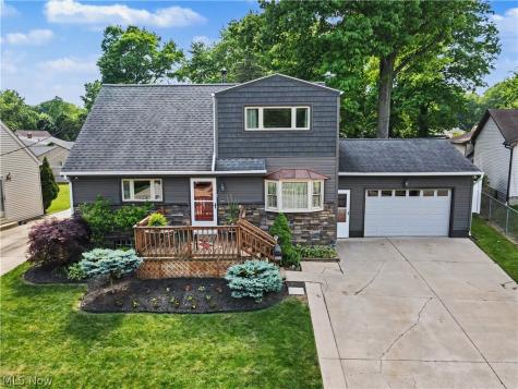 806 Tallkron Drive Akron OH 44305
