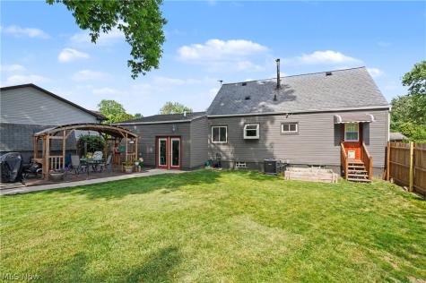 806 Tallkron Drive Akron OH 44305