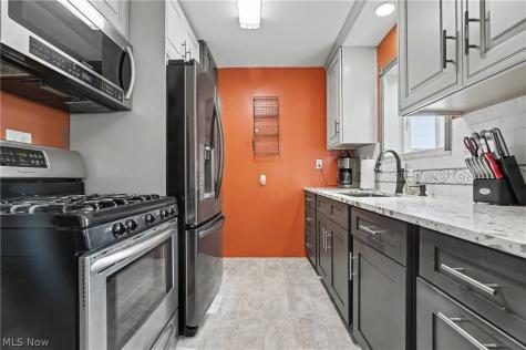 806 Tallkron Drive Akron OH 44305