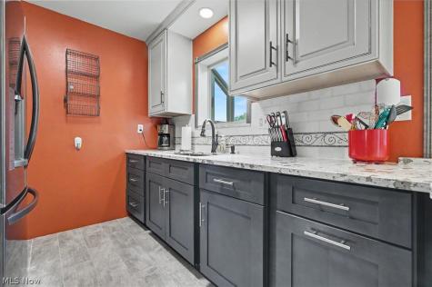 806 Tallkron Drive Akron OH 44305