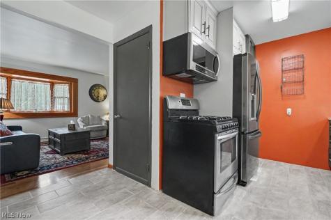 806 Tallkron Drive Akron OH 44305